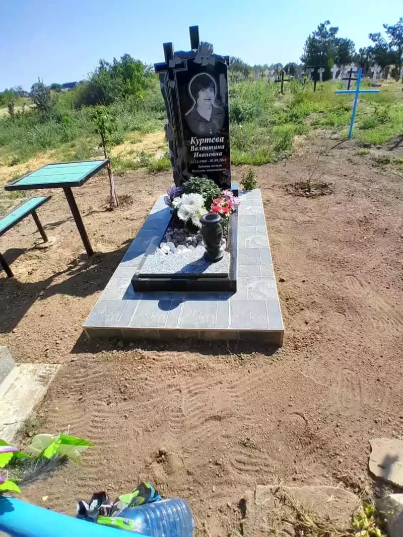 Valentina Ivanovna Kurtieva — burial place, photo 1