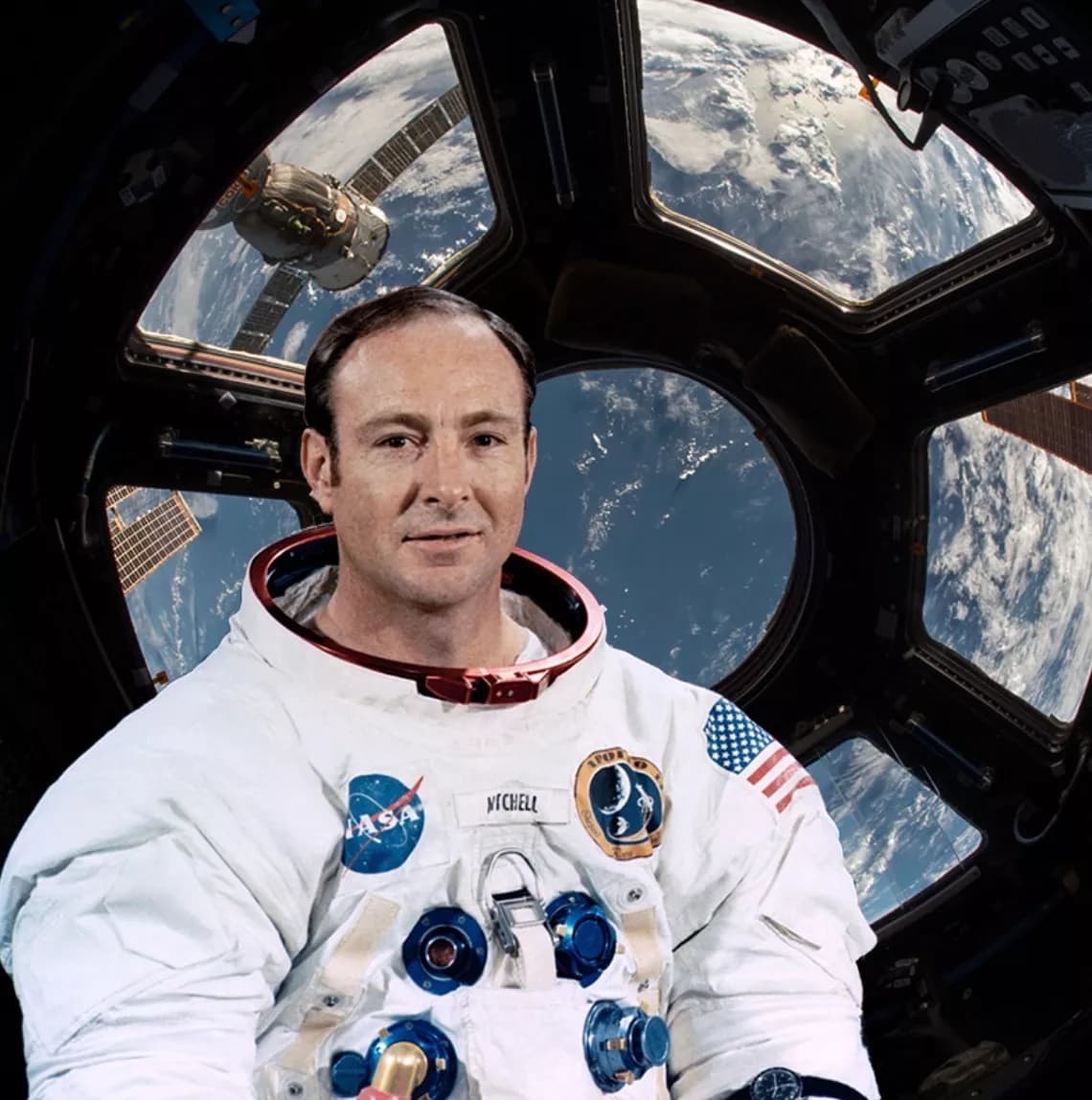 Edgar Mitchell — photo 1